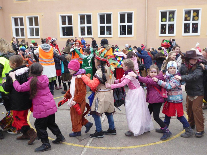 Faschinstreiben auf dem Schulhof der Herderschule Esslingen Bild 02