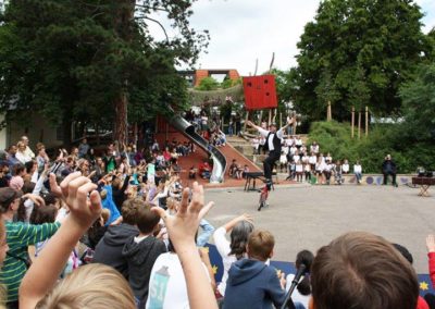 Schulfest an der Herderschule Esslingen am 22. Juni 2018: Feuerwasser in der Luft.