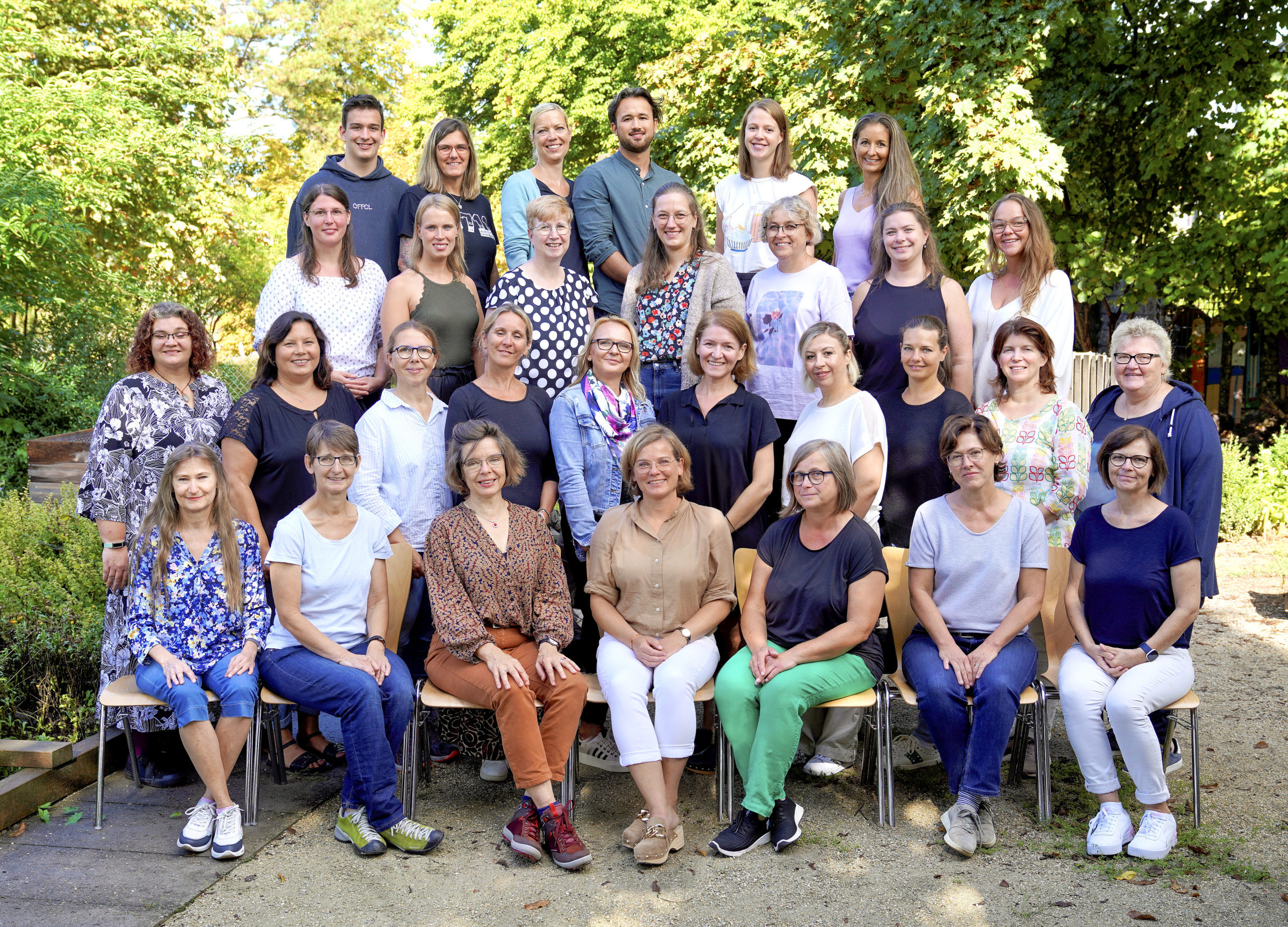 2M143459G0003C19C Das Kollegium der Herderschule Esslingen im Schuljahr2020_21